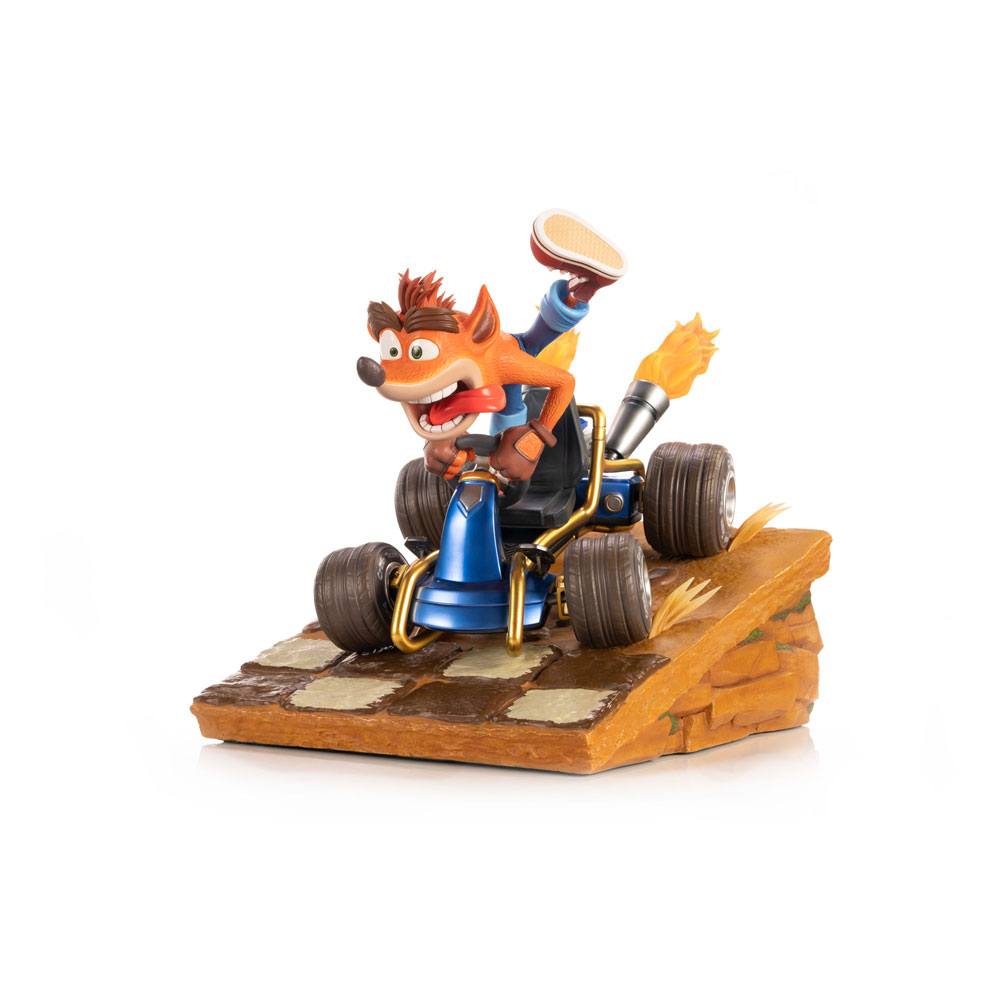 crash-team-racing-nitro-fueled-statue-crash-in-kart-31-cm-01.jpg