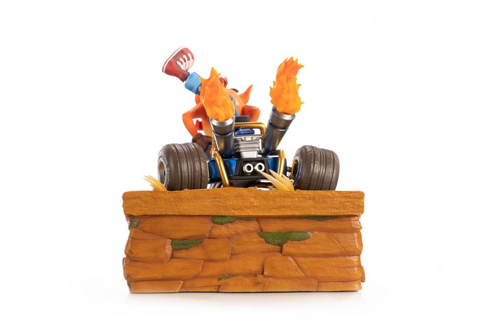 crash-team-racing-nitro-fueled-statue-crash-in-kart-31-cm-04.jpg
