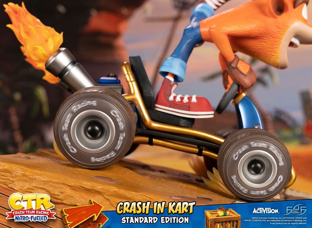 crash-team-racing-nitro-fueled-statue-crash-in-kart-31-cm-06.jpg