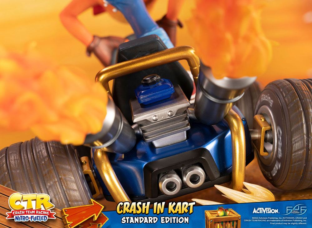 crash-team-racing-nitro-fueled-statue-crash-in-kart-31-cm-08.jpg