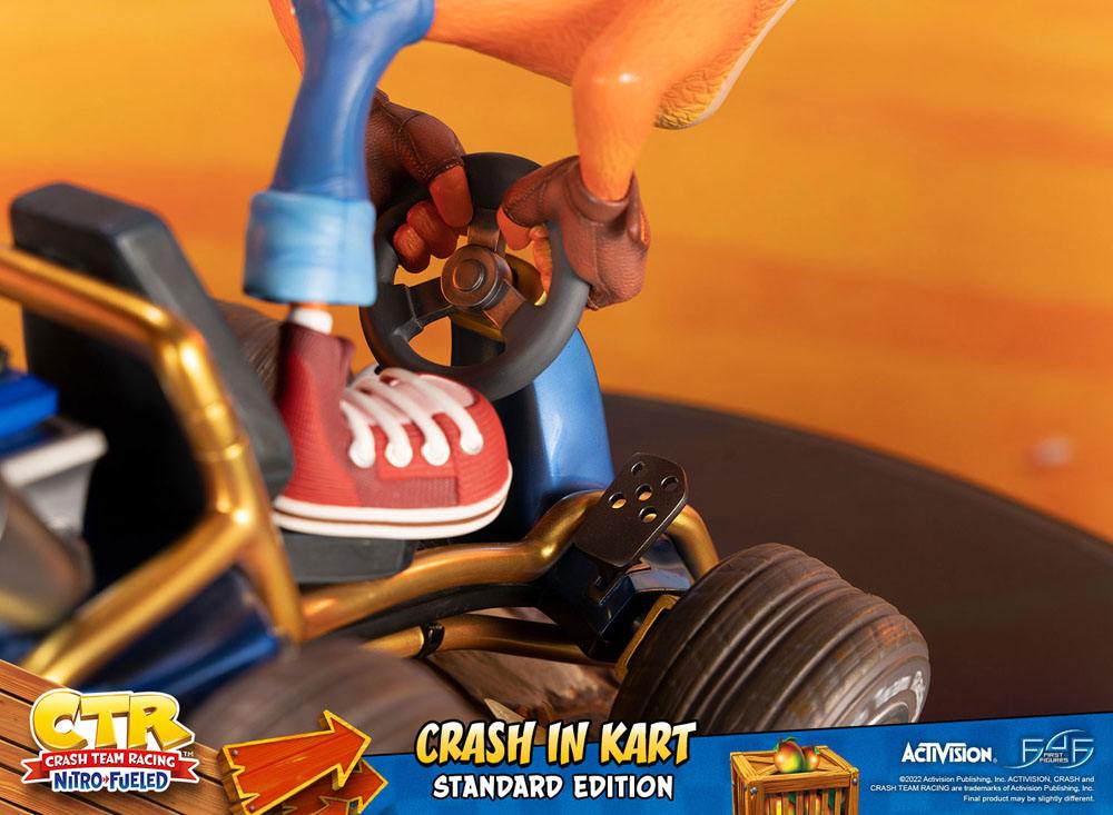 crash-team-racing-nitro-fueled-statue-crash-in-kart-31-cm-09.jpg