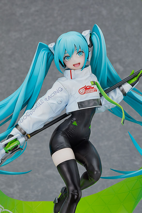 hatsune-miku-gt-project-pvc-statue-1-7-racing-miku-2022-ver-26-cm-06.jpg