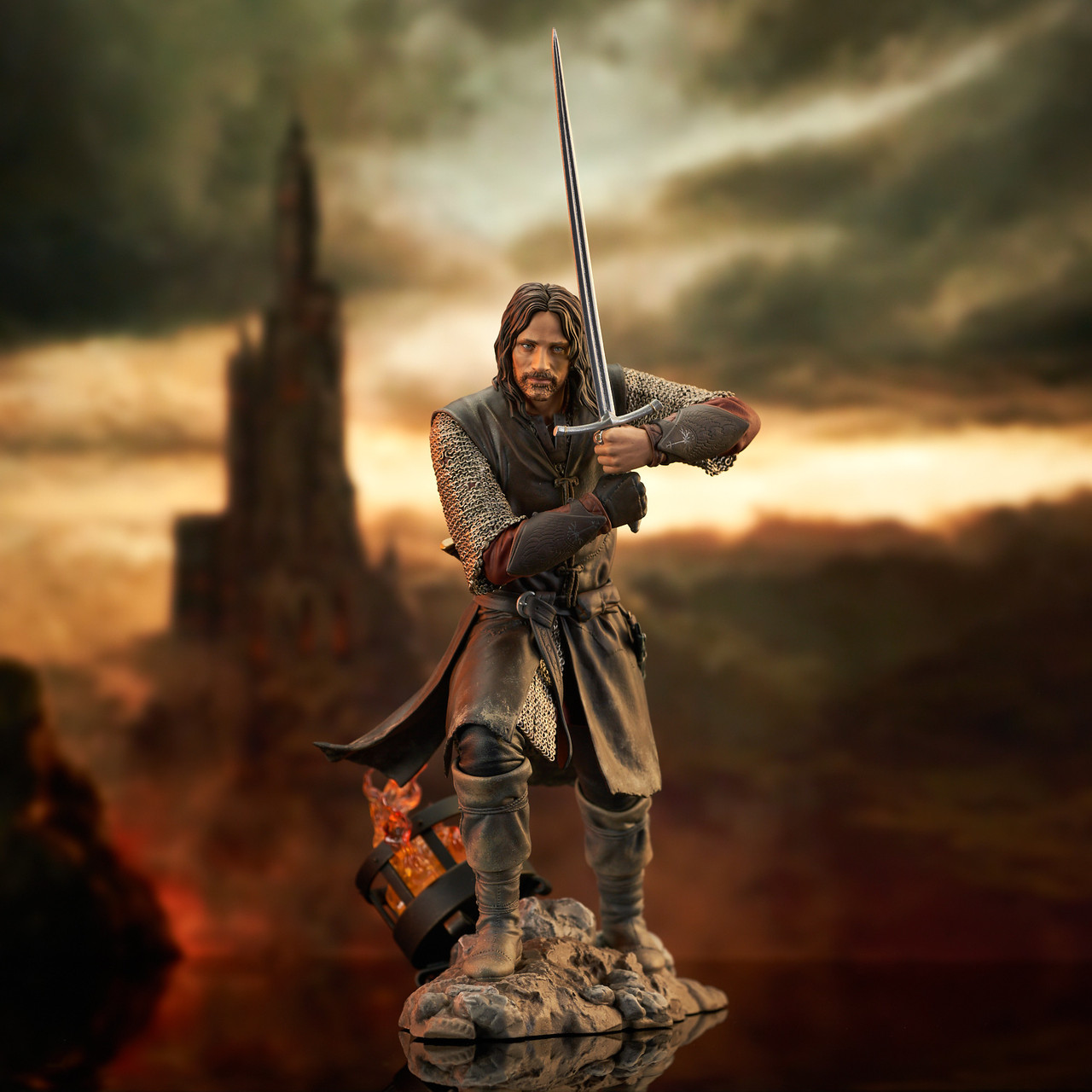 lord-of-the-rings-gallery-pvc-statue-aragorn-25-cm-01.jpg