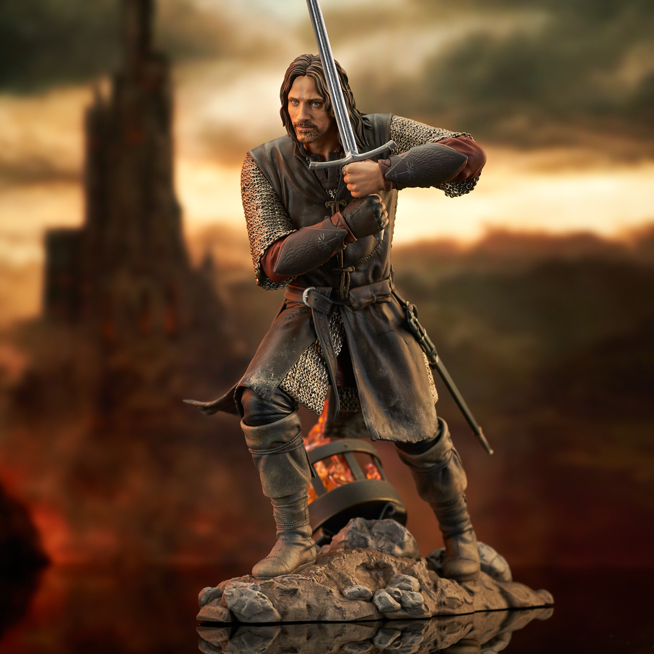 lord-of-the-rings-gallery-pvc-statue-aragorn-25-cm-02.jpg