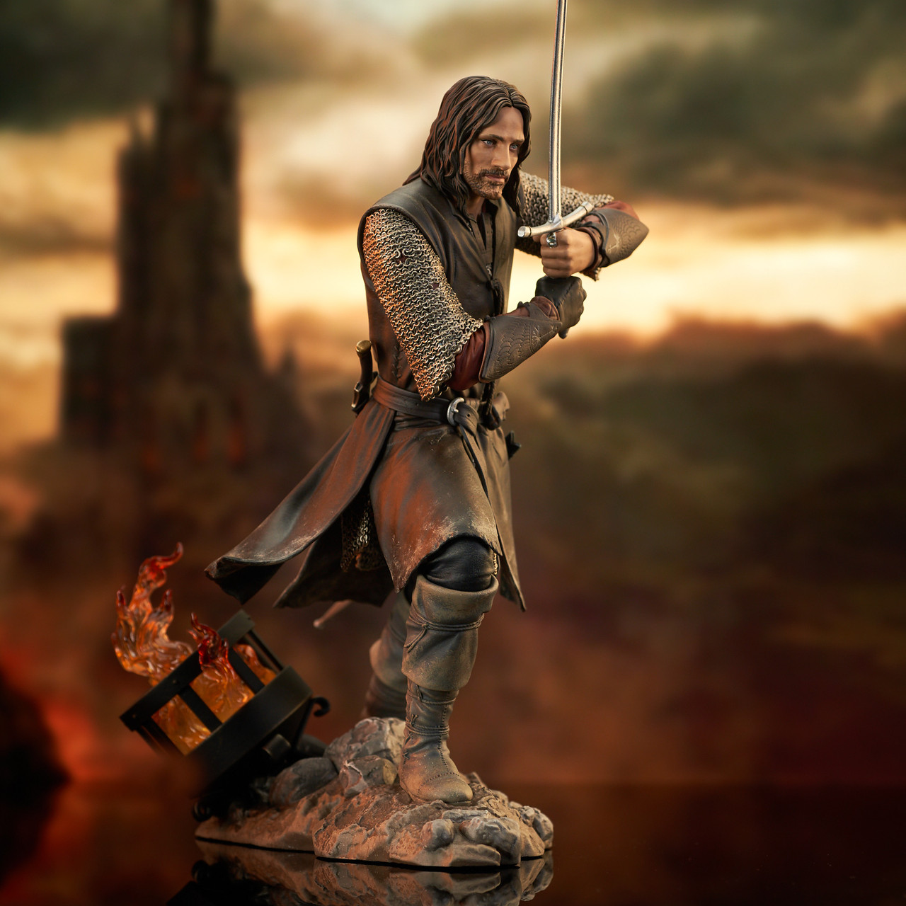 lord-of-the-rings-gallery-pvc-statue-aragorn-25-cm-03.jpg