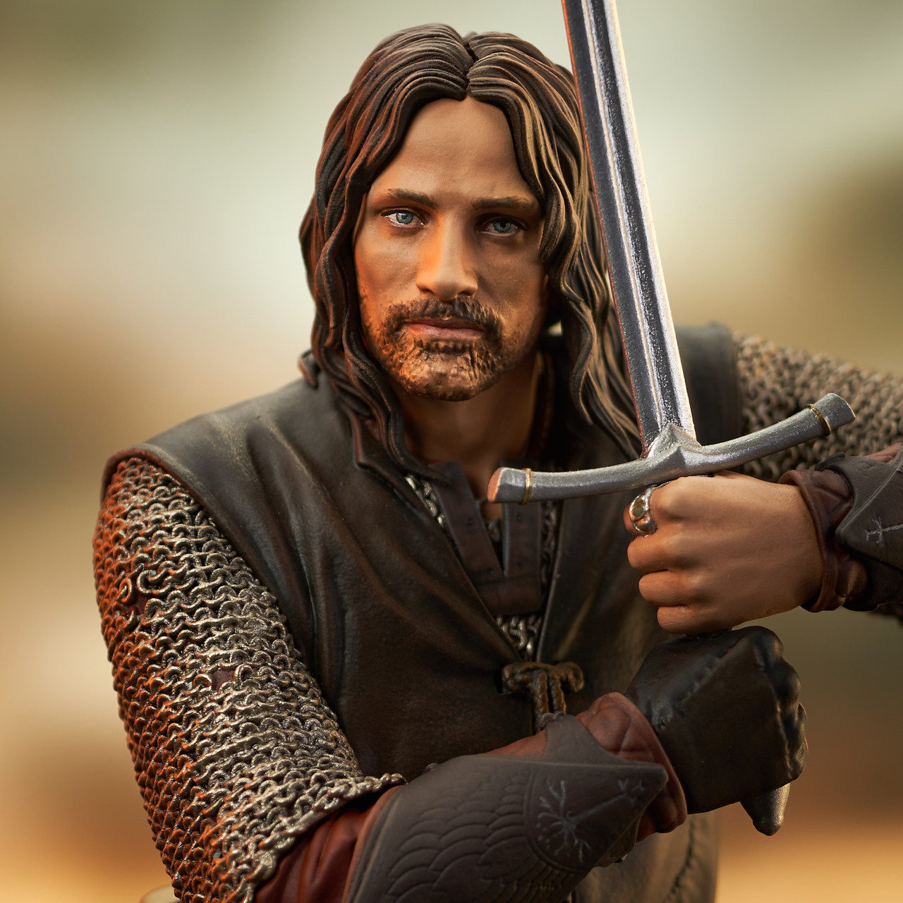 lord-of-the-rings-gallery-pvc-statue-aragorn-25-cm-04.jpg