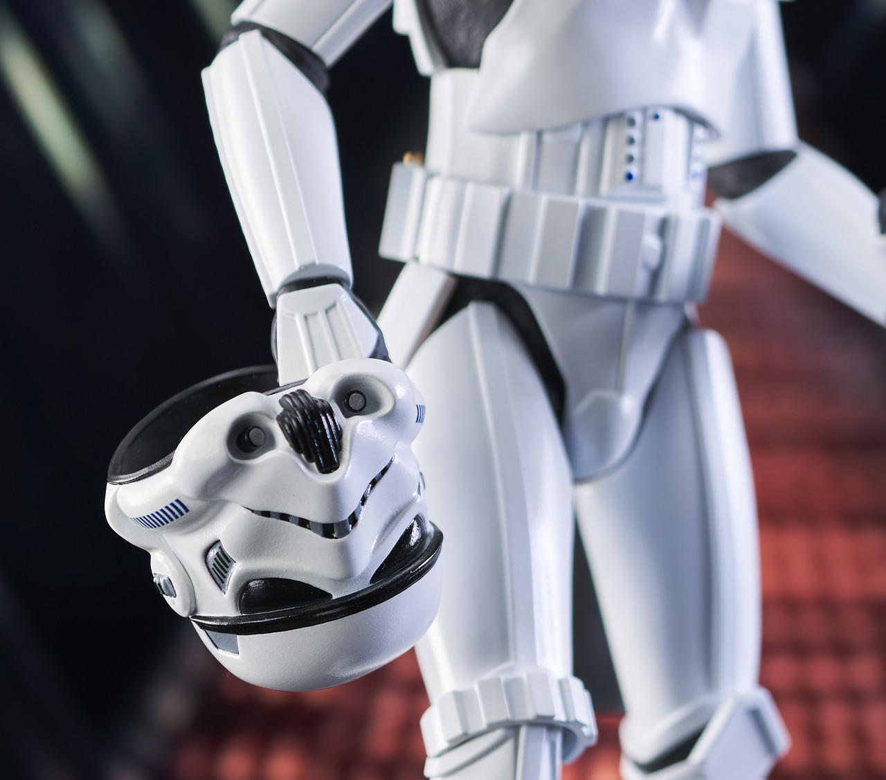 star-wars-episode-iv-milestones-statue-1-6-luke-skywalker-stormtrooper-disguise-previews-exclusive-30-cm-10.jpg