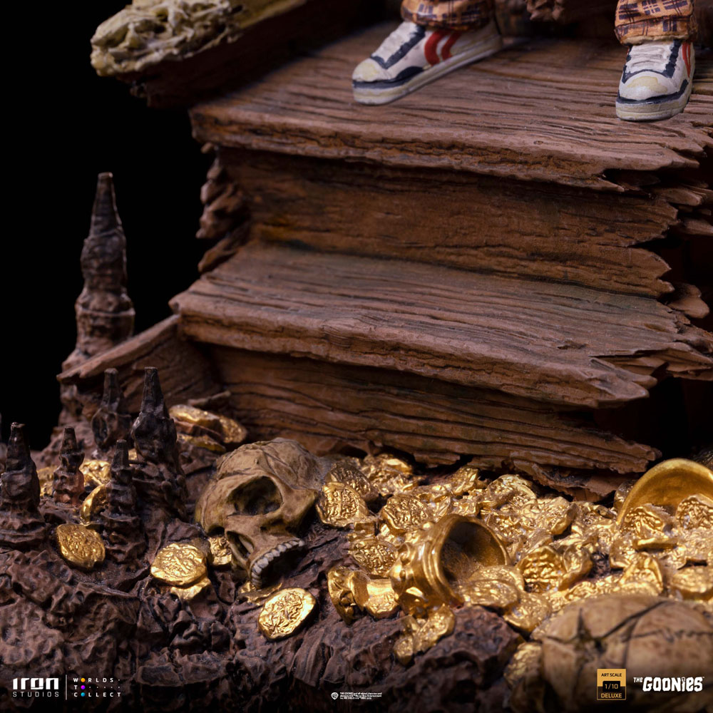 the-goonies-deluxe-art-scale-statue-1-10-sloth-and-chunk-30-cm-07.jpg
