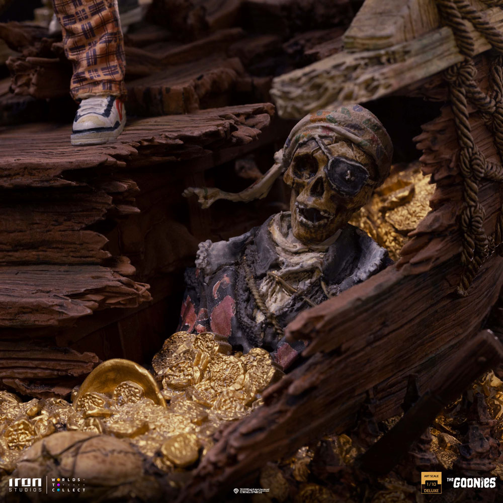 the-goonies-deluxe-art-scale-statue-1-10-sloth-and-chunk-30-cm-08.jpg