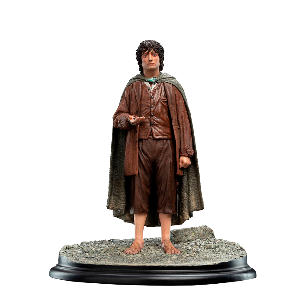 the-lord-of-the-rings-trilogy-frodo-baggins-ringbearer-39-cm-classic-series-statue-1-6-01.jpg