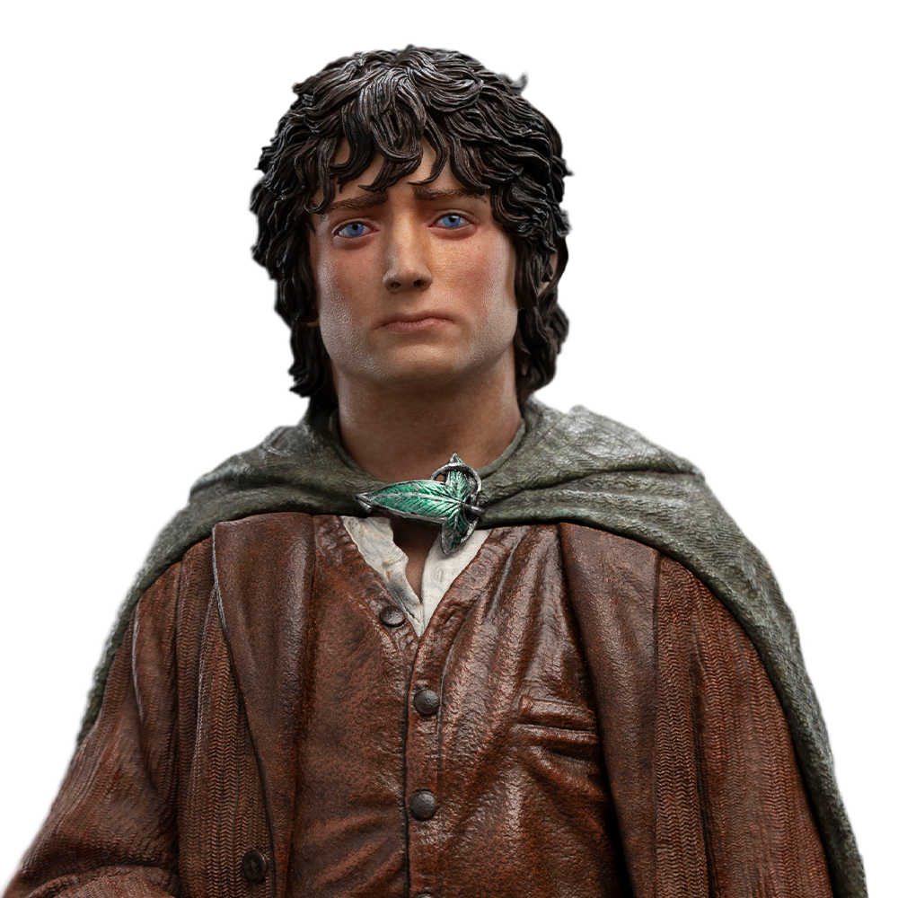 the-lord-of-the-rings-trilogy-frodo-baggins-ringbearer-39-cm-classic-series-statue-1-6-07.jpg