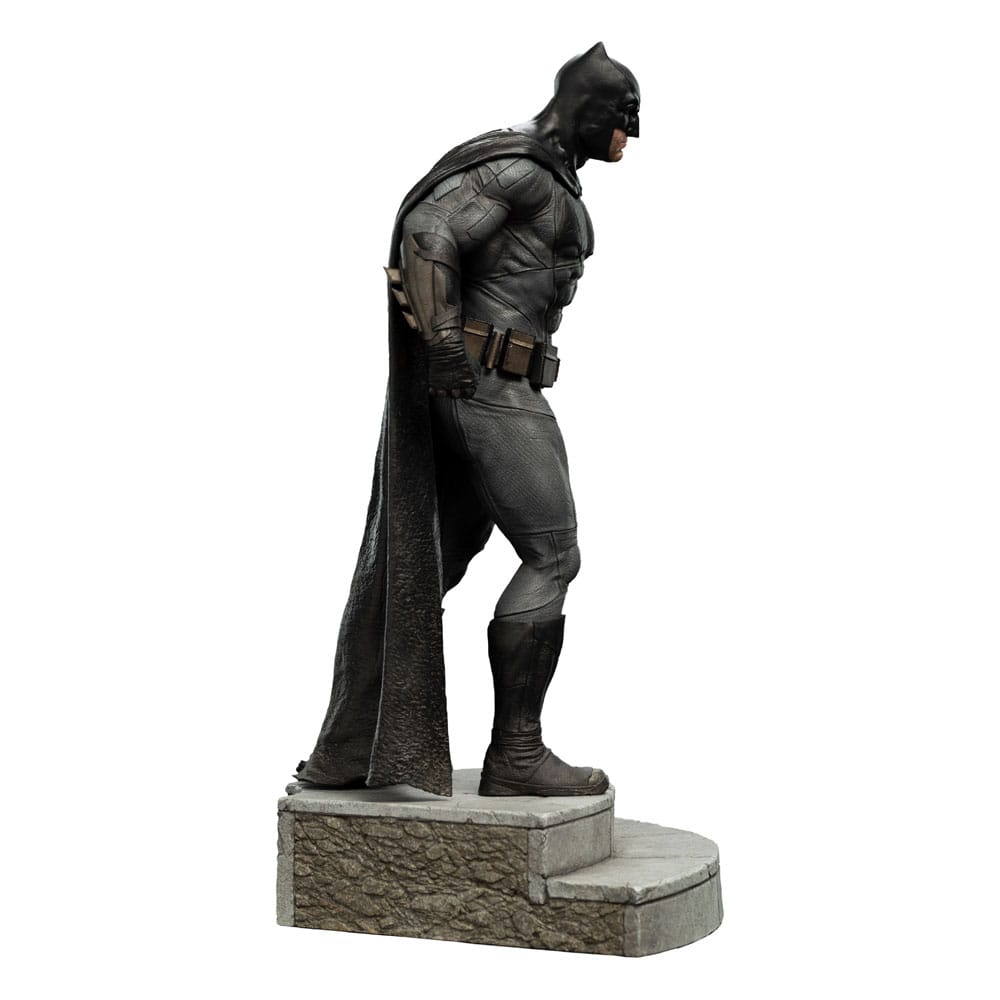 zack-snyders-justice-league-statue-1-6-batman-37-cm-05.jpg