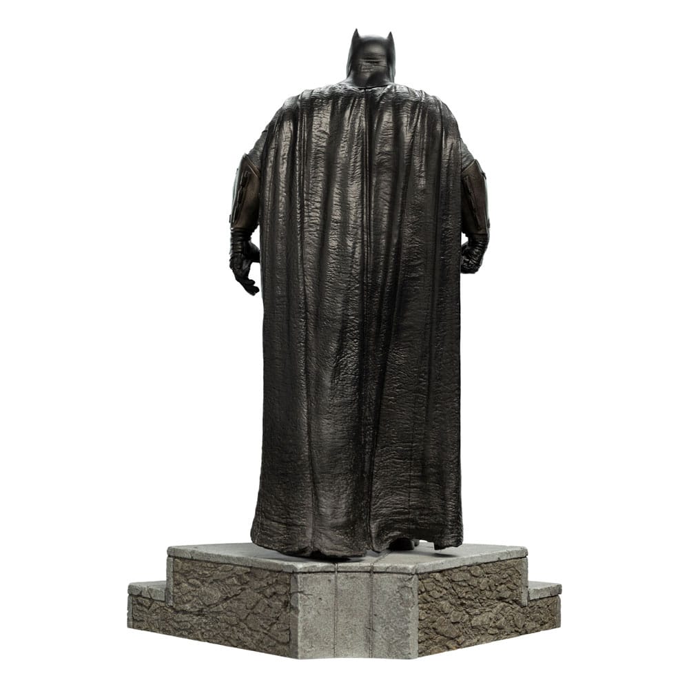 zack-snyders-justice-league-statue-1-6-batman-37-cm-06.jpg