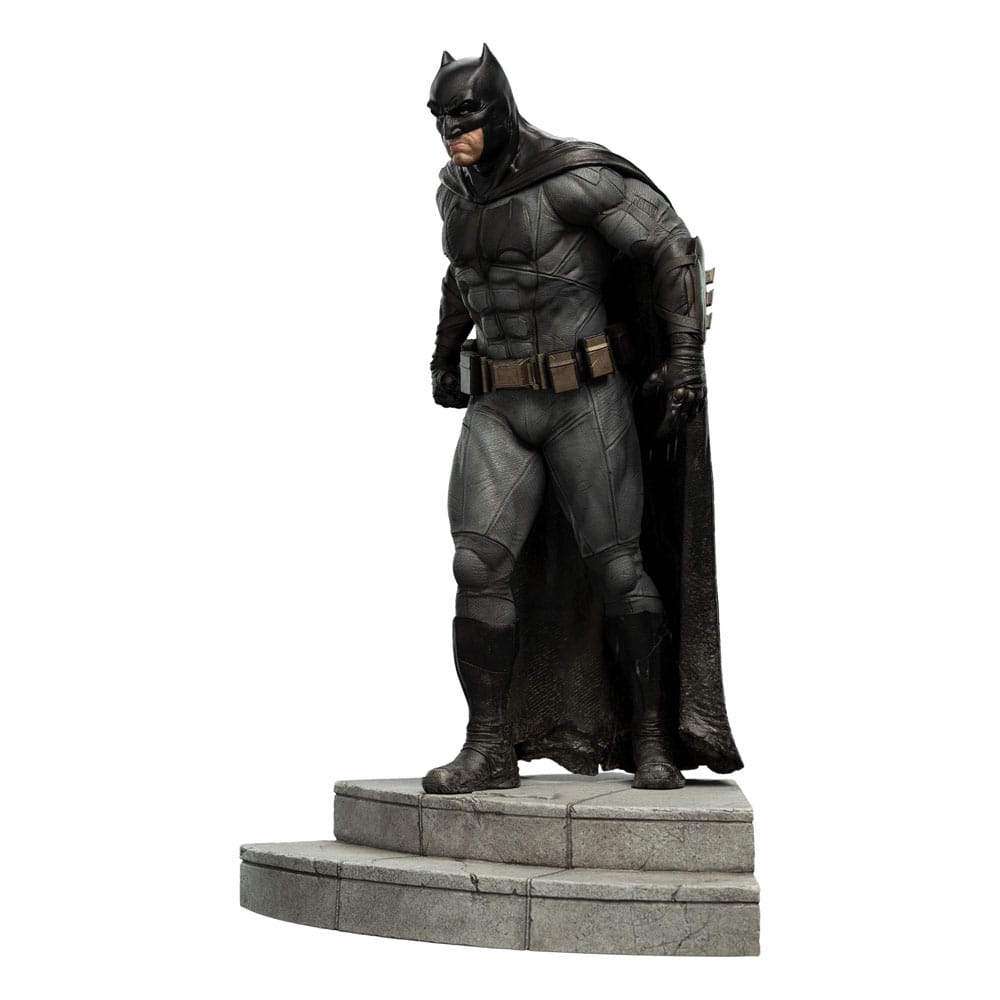 zack-snyders-justice-league-statue-1-6-batman-37-cm-07.jpg