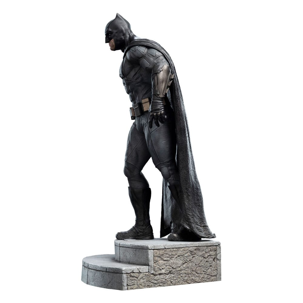 zack-snyders-justice-league-statue-1-6-batman-37-cm-08.jpg