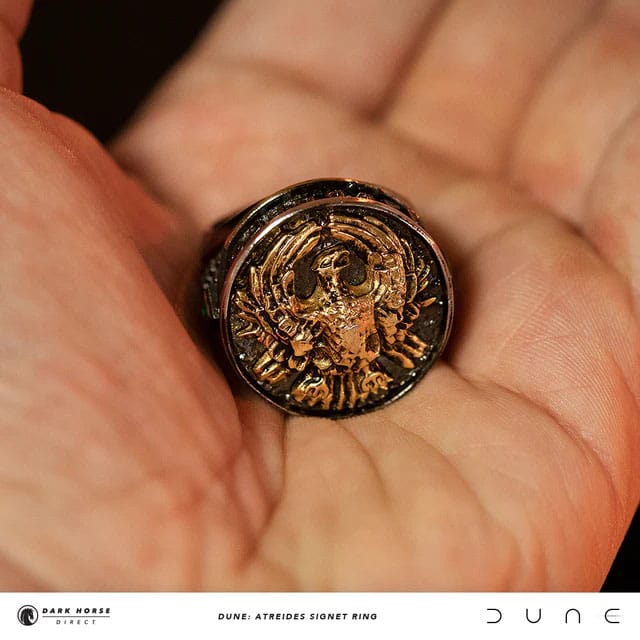 dune-replica-1-1-atreides-signet-ring-02.jpg
